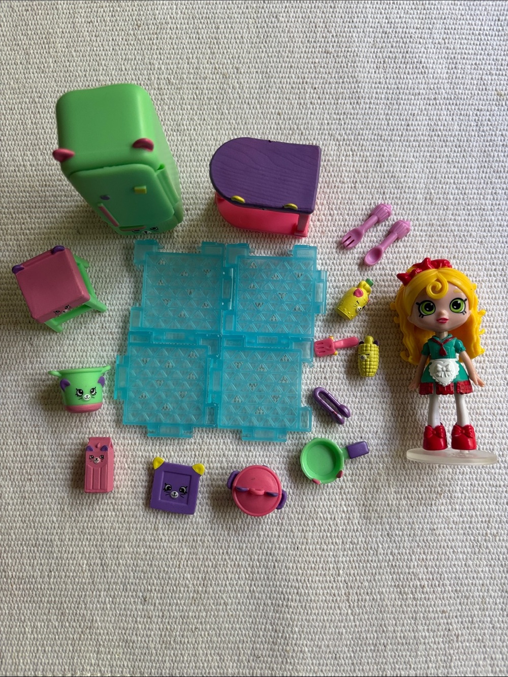 Shopkins Happy Places Series 3 Gourmet Kitty Kitchen  & Spaghetti Sue
